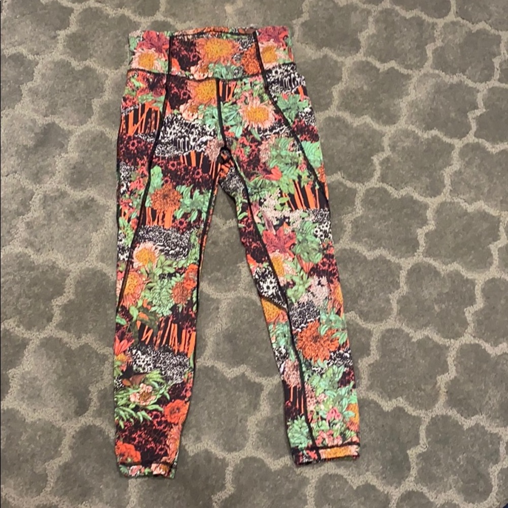 Floral lululemon crop with pockets